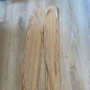 Prettylittlething Gold pants